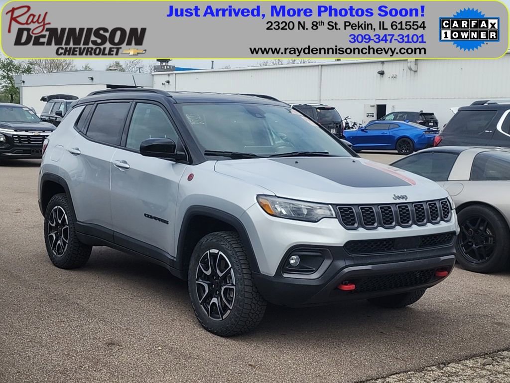 Used 2025 Jeep Compass Trailhawk image 1