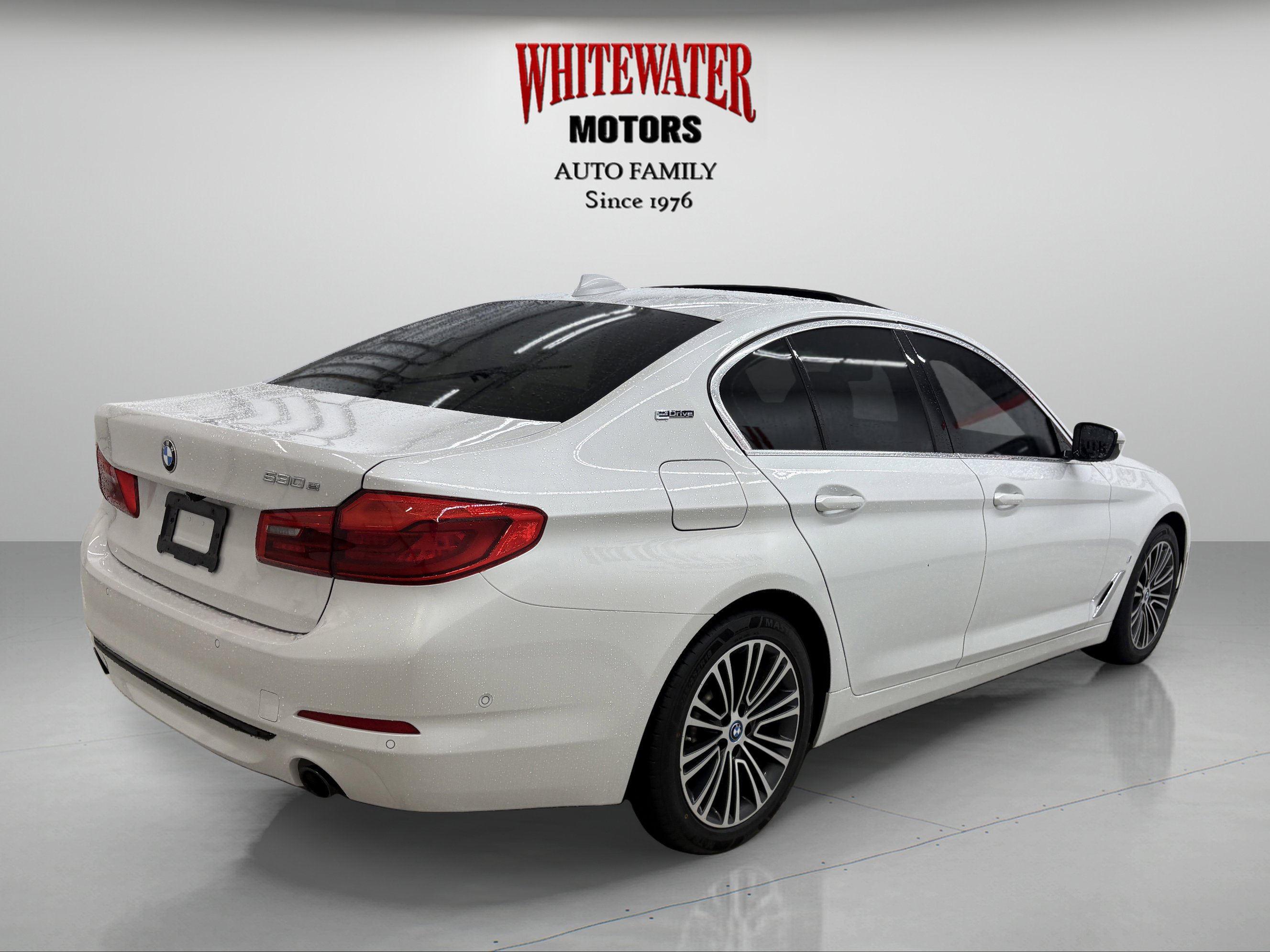 Used 2019 BMW 530e w/ Convenience Package image 4