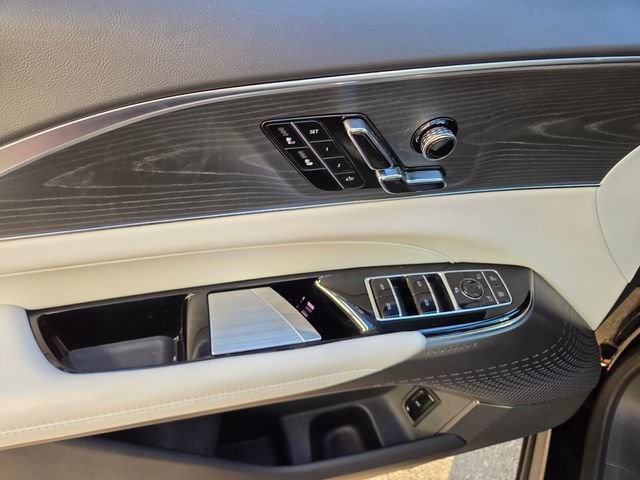 Certified 2025 Cadillac Lyriq Luxury w/ LPO, Floor Liner Package AWD/4WD image 17