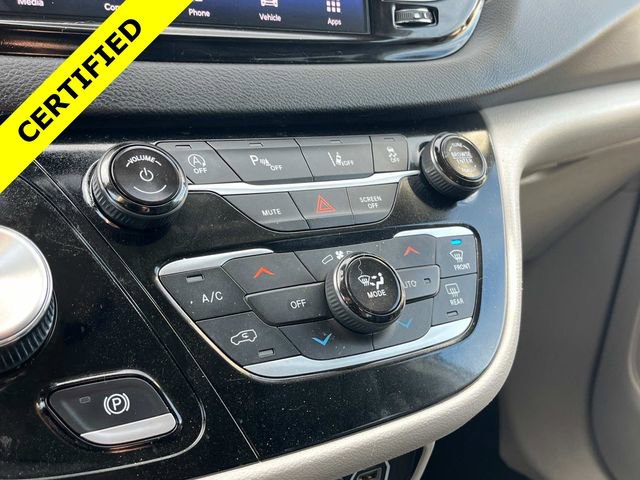 Used 2024 Chrysler Pacifica Touring-L image 24