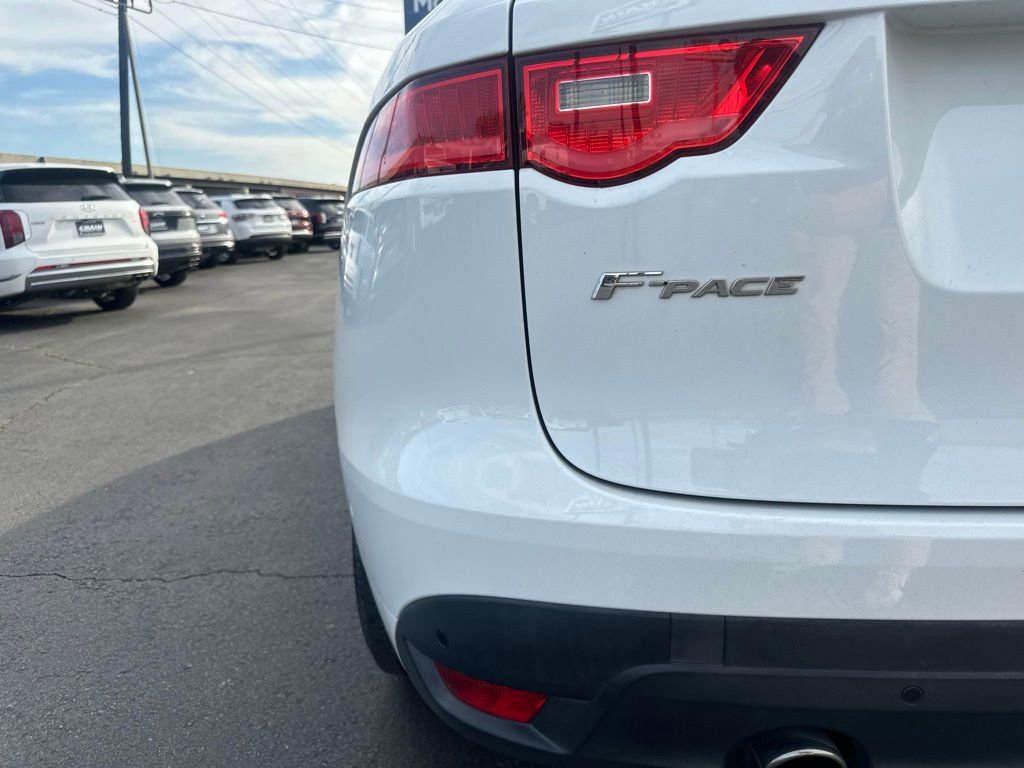 Used 2018 Jaguar F-PACE R-Sport image 5
