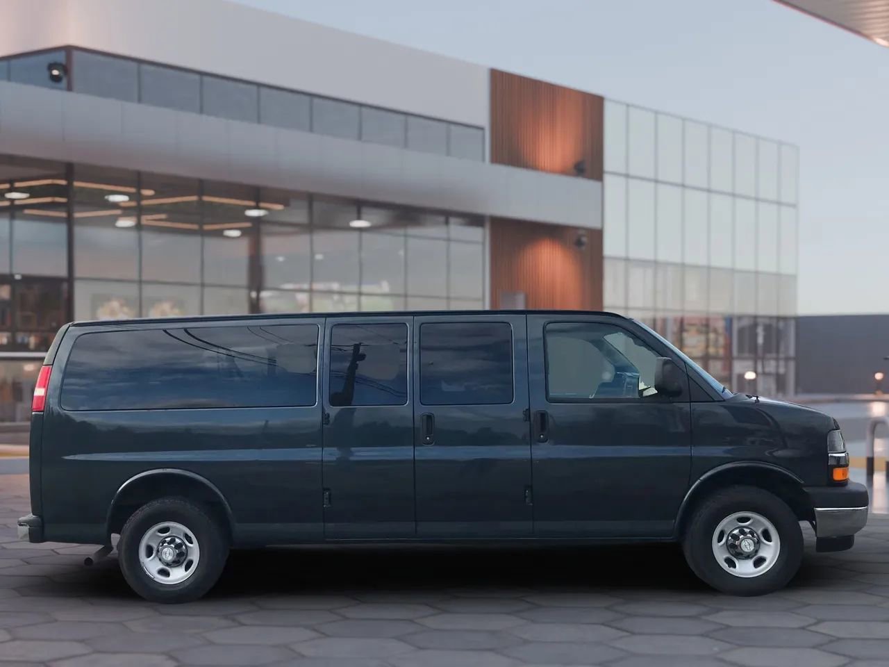 Used 2017 Chevrolet Express 3500 LT w/ LT Preferred Equipment Group image 4