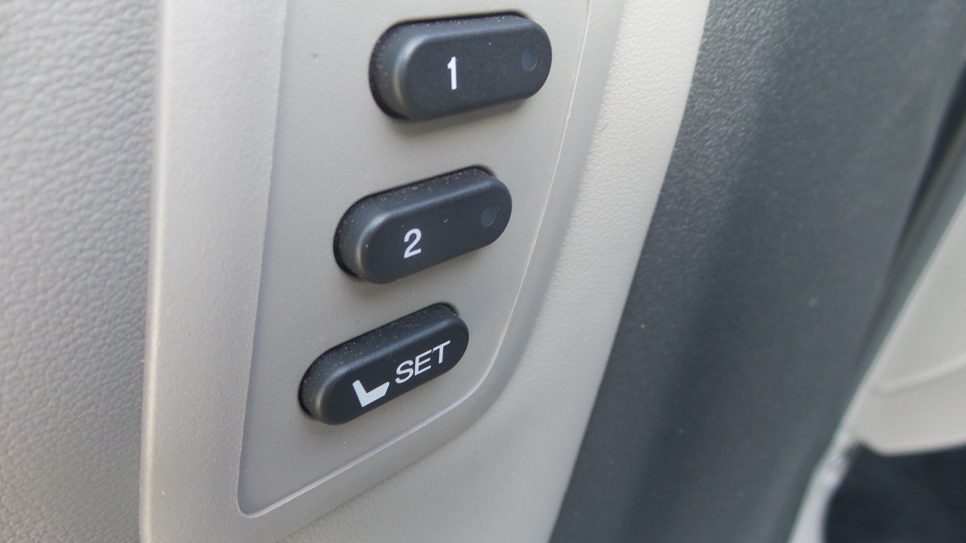 Used 2010 Honda Pilot Touring image 23
