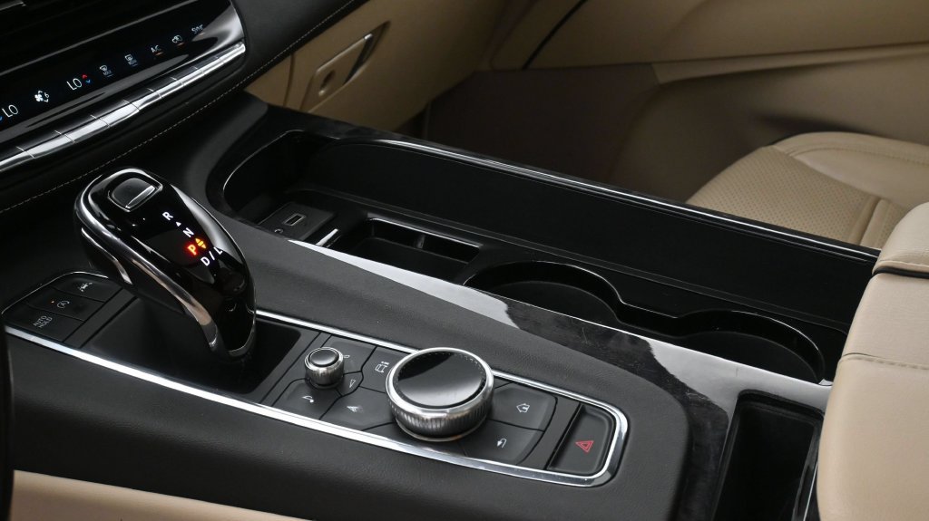 Used 2023 Cadillac Escalade Premium Luxury RWD image 22