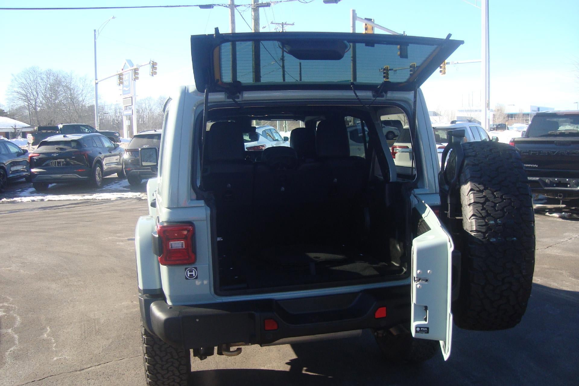 Used 2023 Jeep Wrangler Unlimited Rubicon 392 AWD/4WD image 8
