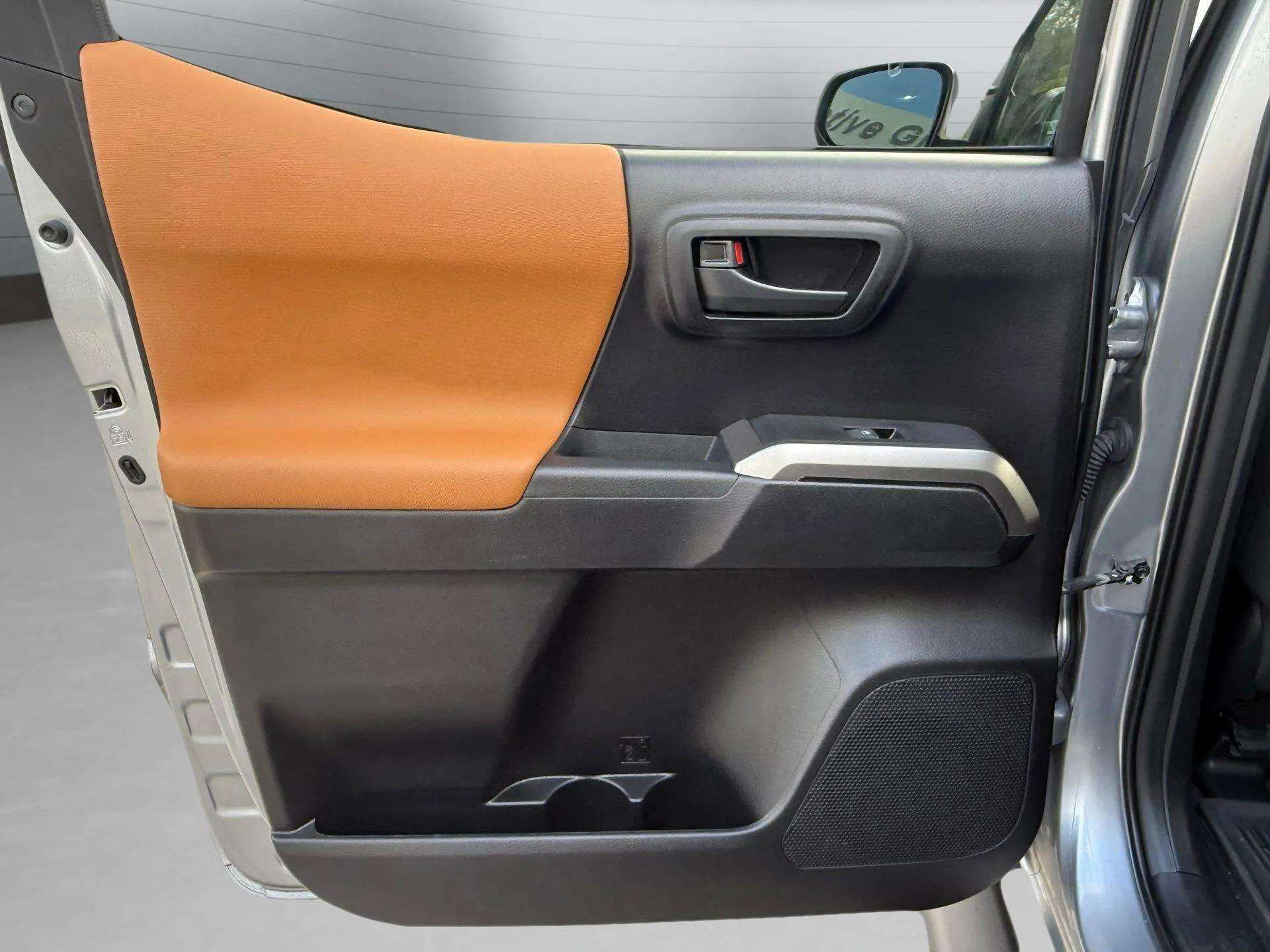 Used 2020 Toyota Tacoma SR5 image 28