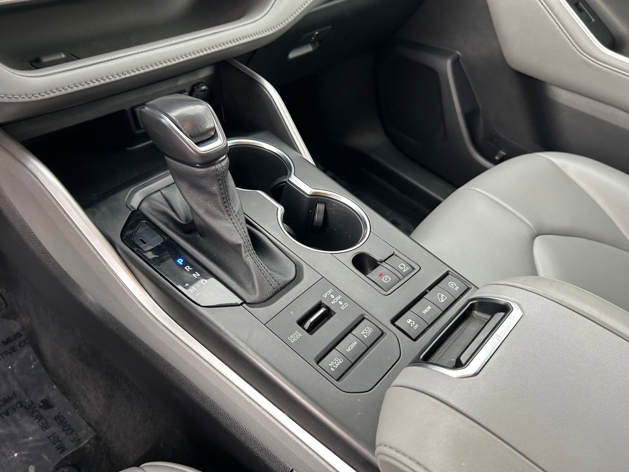 Used 2021 Toyota Highlander XLE image 18