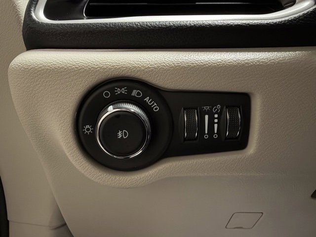 Used 2024 Chrysler Pacifica Touring-L w/ Road Tripper Package image 41