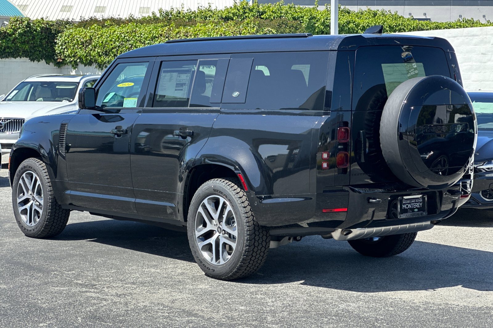 New 2024 Land Rover Defender 130 X-Dynamic SE image 3