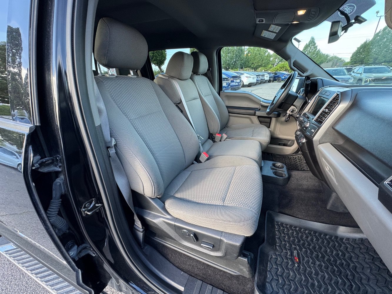 Used 2018 Ford F150 XLT w/ Equipment Group 302A Luxury AWD/4WD image 10