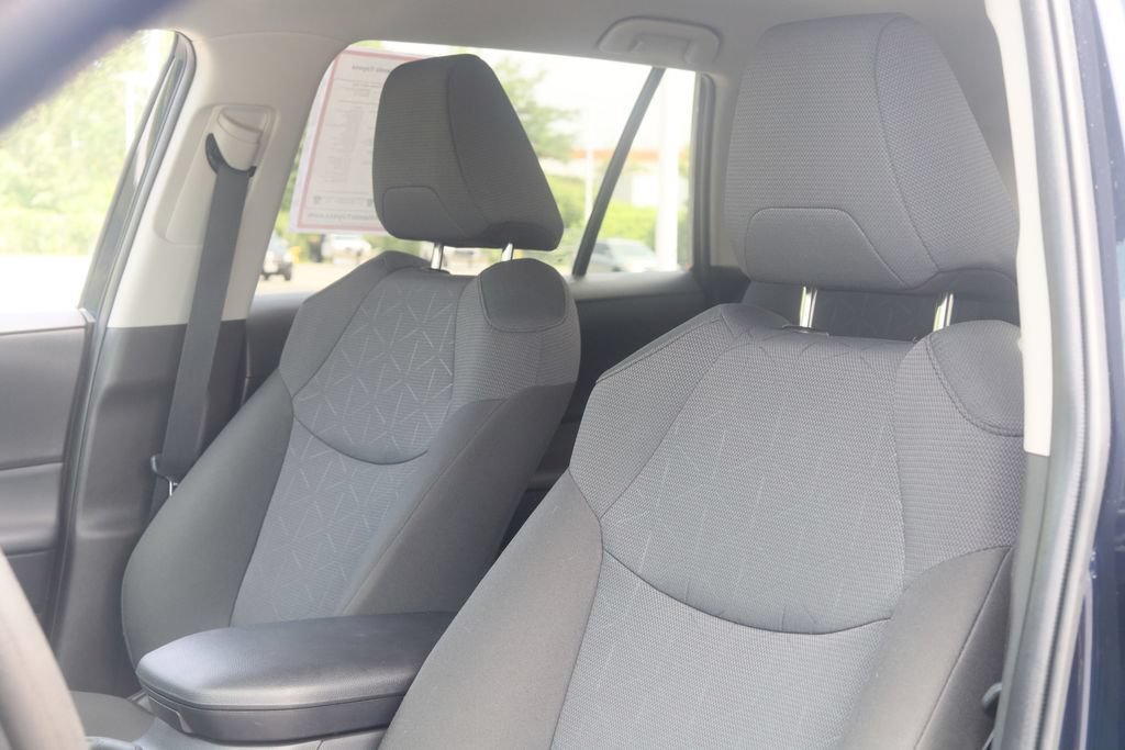 Used 2025 Toyota RAV4 XLE AWD/4WD image 4