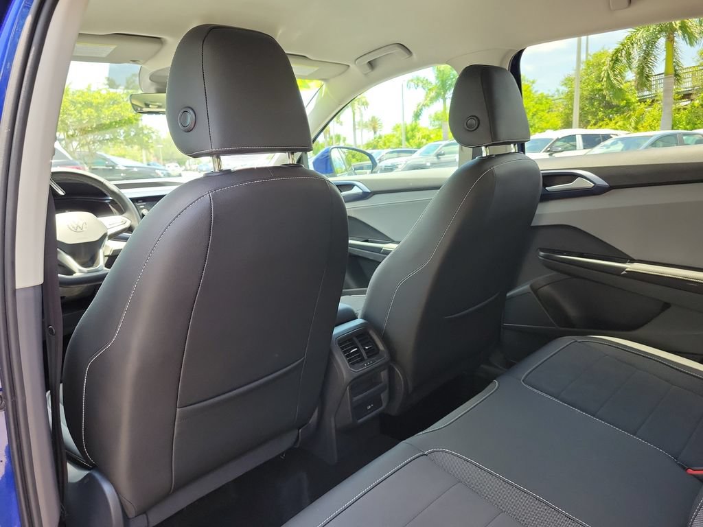 Used 2024 Volkswagen Taos SE FWD image 11