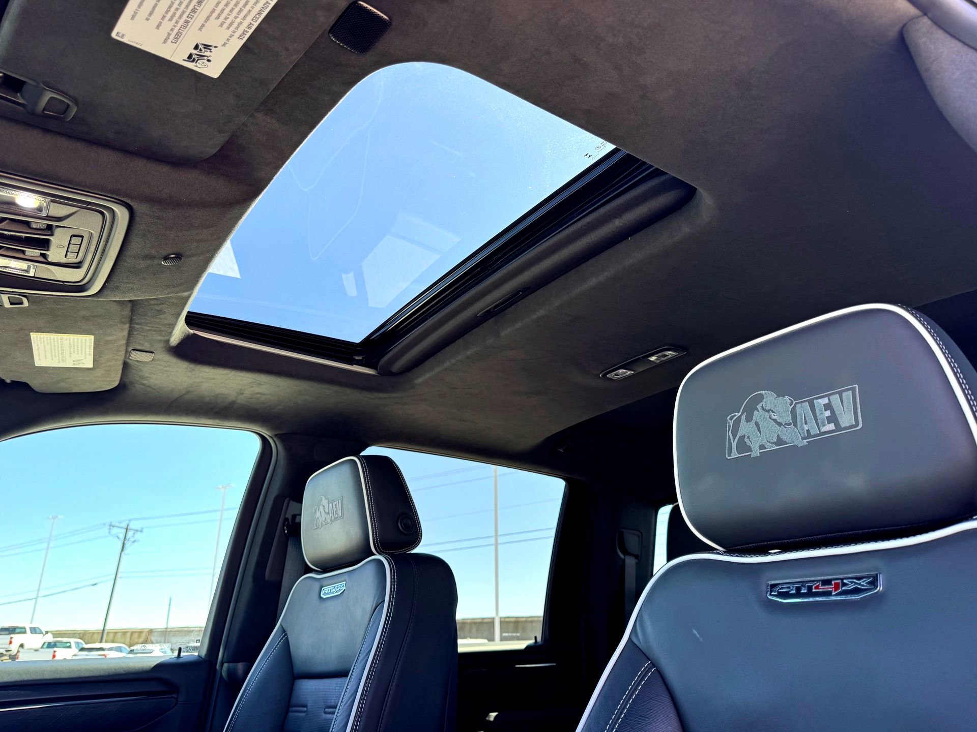 Used 2024 GMC Sierra 2500 AT4X w/ AT4X AEV Edition image 16