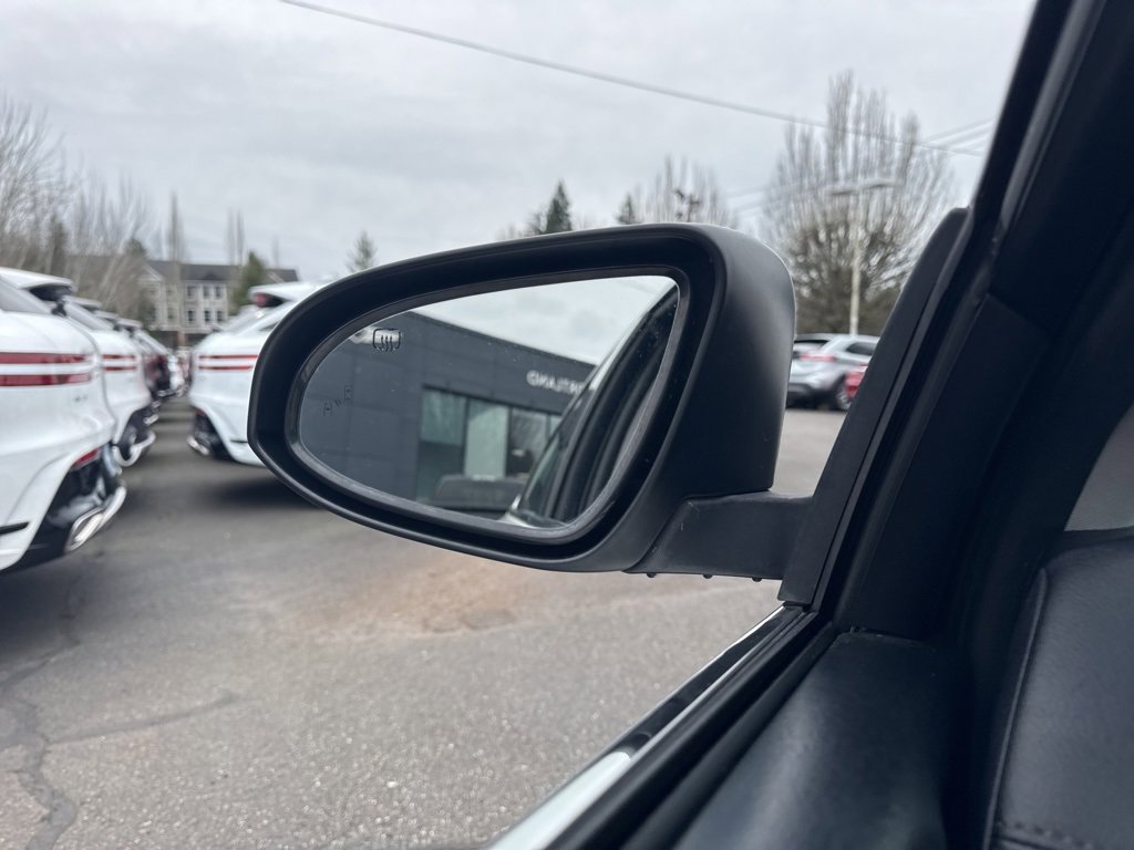 Used 2016 Toyota Avalon Limited image 37