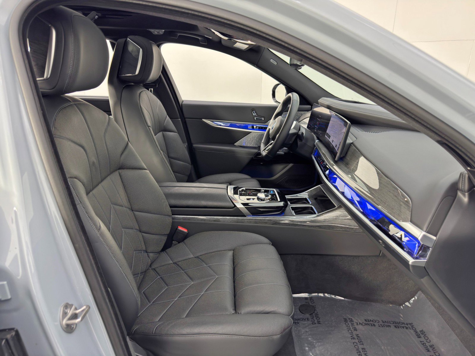 Used 2023 BMW i7 xDrive60 w/ Executive Package 2 image 17