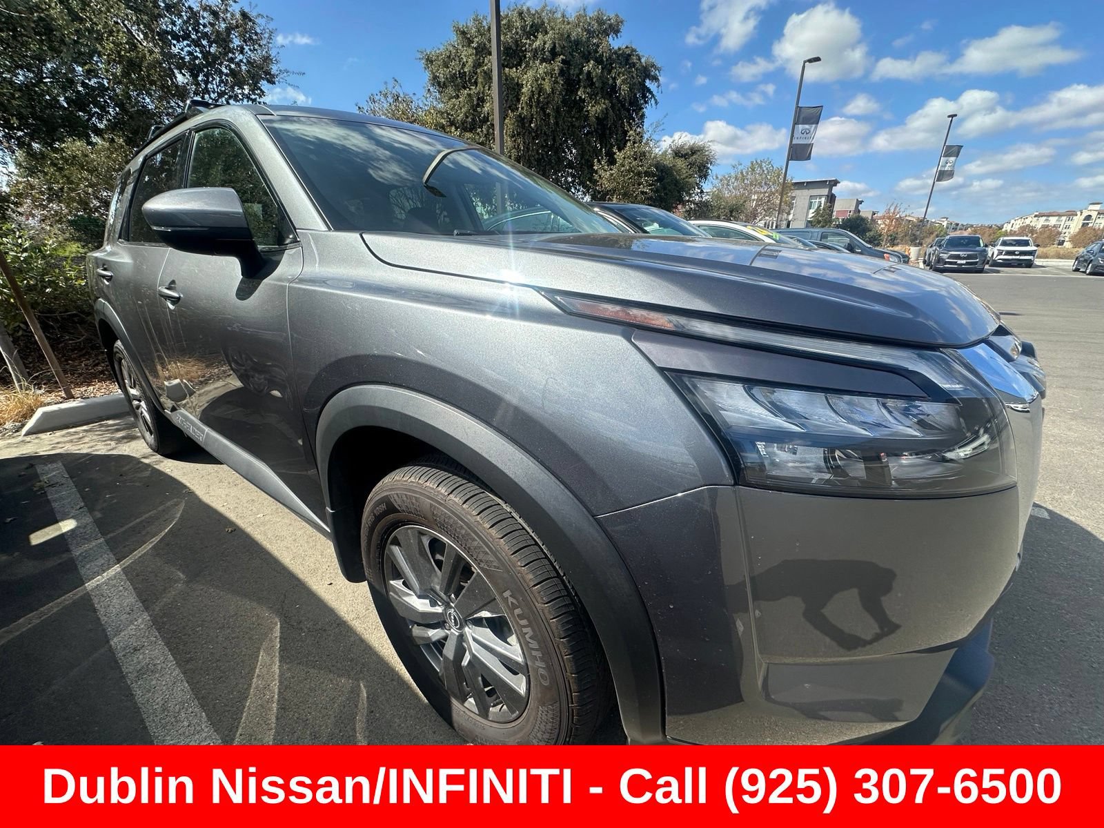 Used 2025 Nissan Pathfinder SV w/ Cargo Package FWD image 1