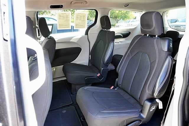 Used 2022 Chrysler Voyager LX FWD image 16