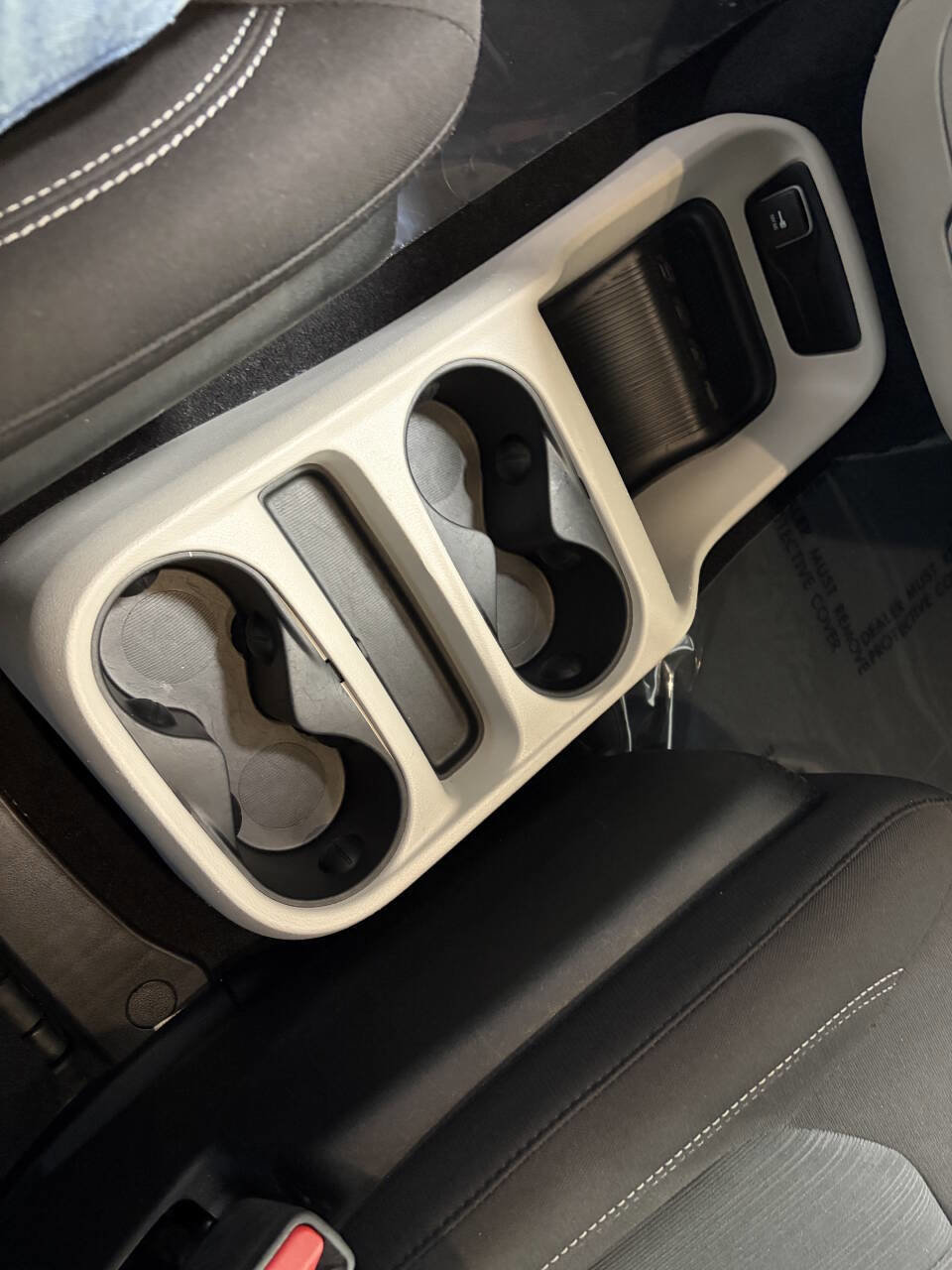 Used 2021 Chrysler Voyager LX image 12