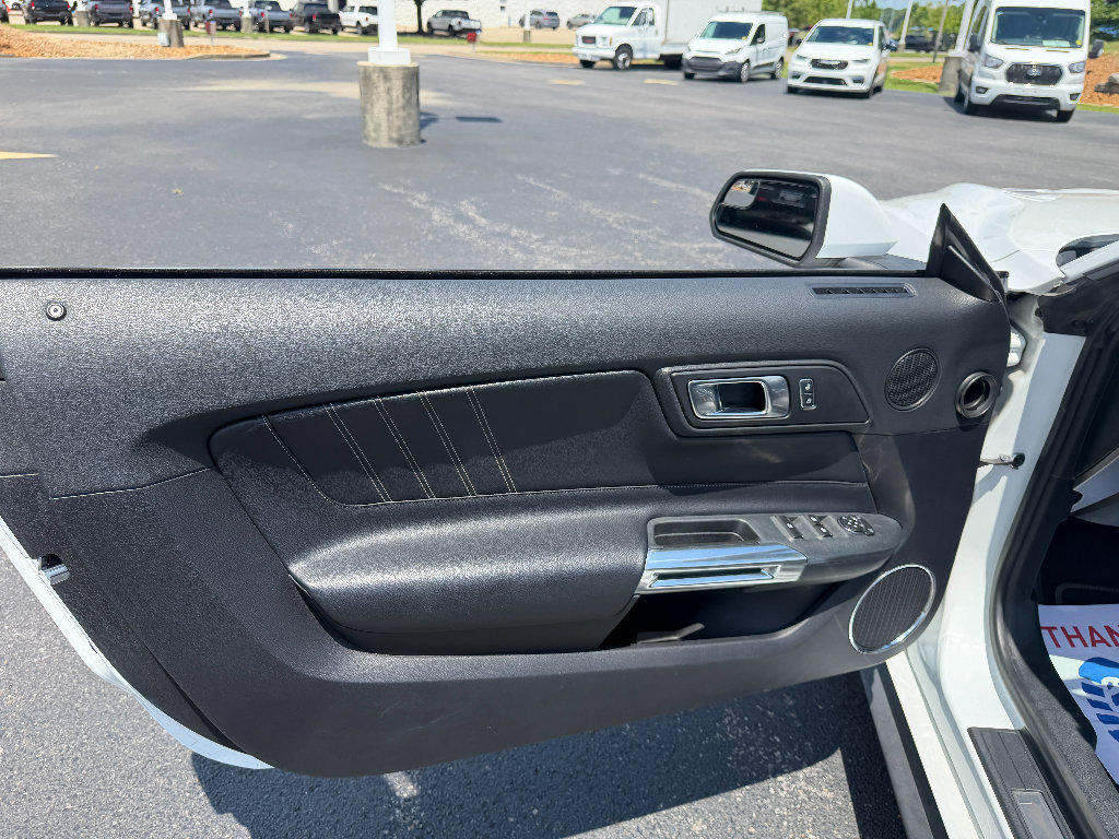 Used 2018 Ford Mustang Premium RWD image 27