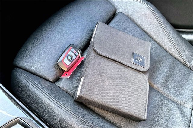 Used 2018 BMW 330e w/ Convenience Package image 10