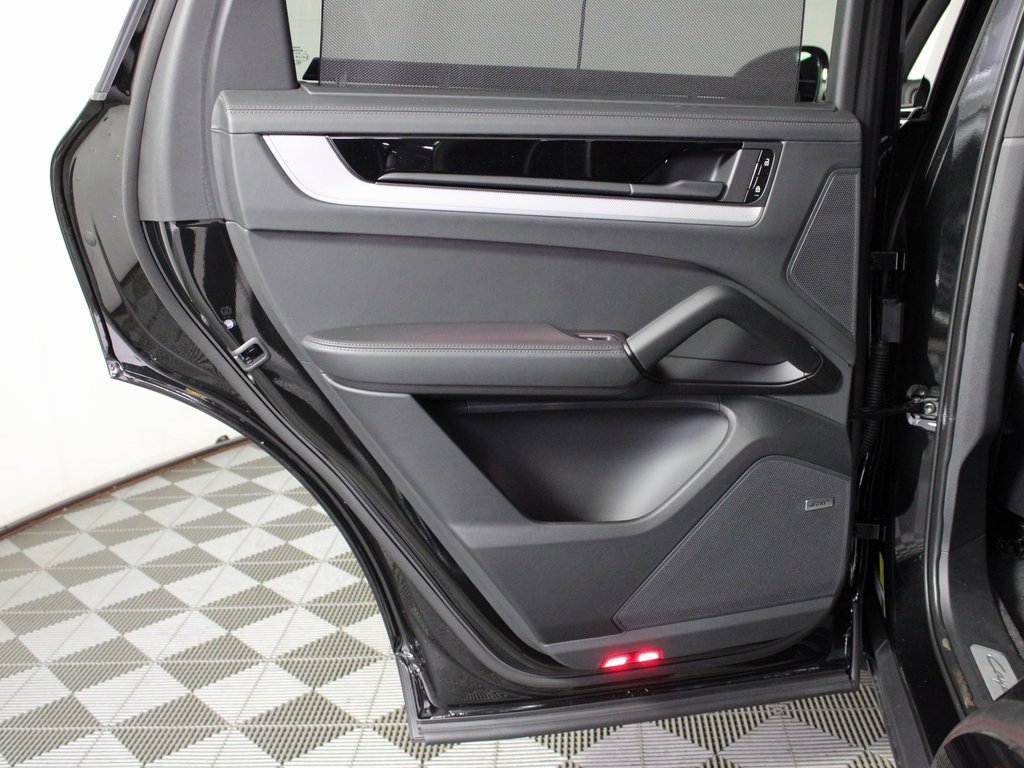 New 2026 Porsche Cayenne image 33
