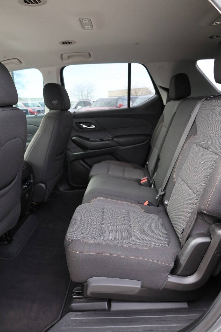 Used 2021 Chevrolet Traverse LS FWD image 17