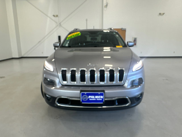 Used 2017 Jeep Cherokee Limited AWD/4WD image 2