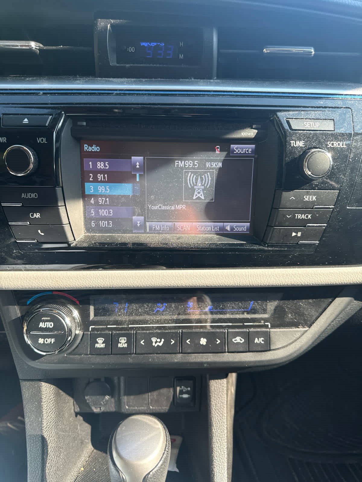 Used 2014 Toyota Corolla LE FWD image 14
