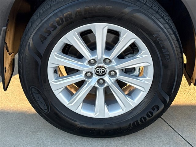 Used 2024 Toyota Grand Highlander XLE image 9