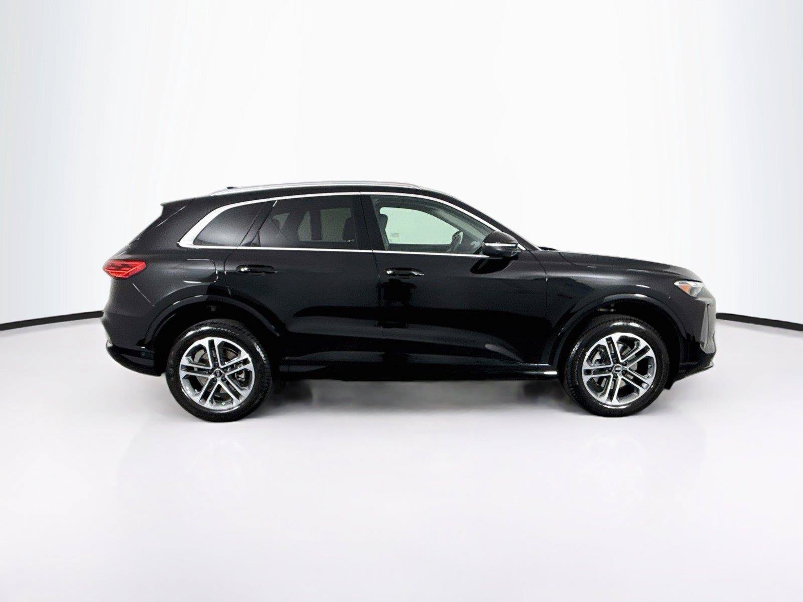 Used 2025 Audi Q5 Premium AWD/4WD image 11