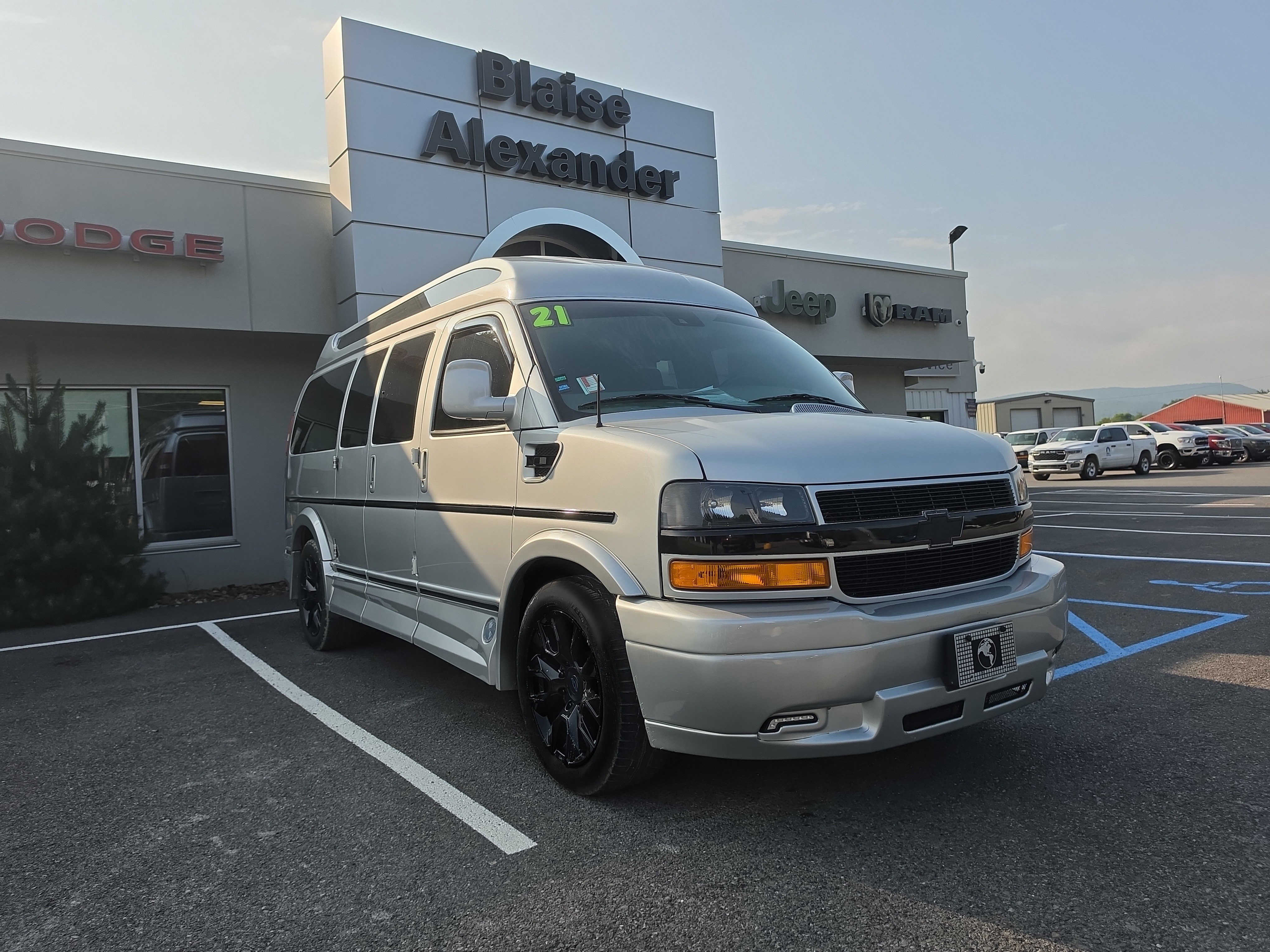 Used 2021 Chevrolet Express 2500 LS w/ Enhanced Convenience Package RWD image 1