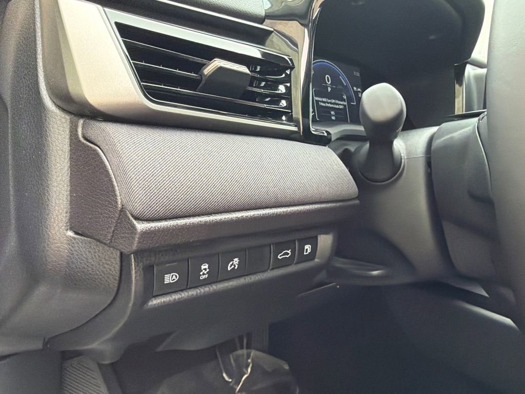 Used 2025 Toyota Camry LE w/ Convenience Package image 31