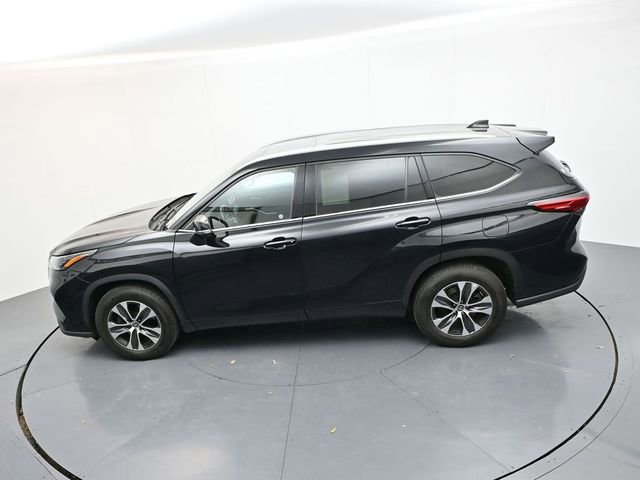 Used 2022 Toyota Highlander XLE image 38