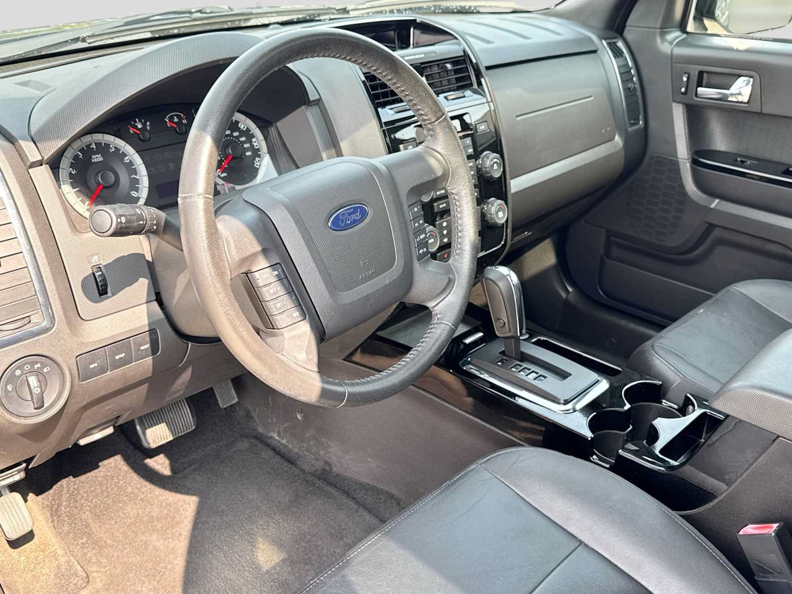 Used 2009 Ford Escape Limited FWD image 2
