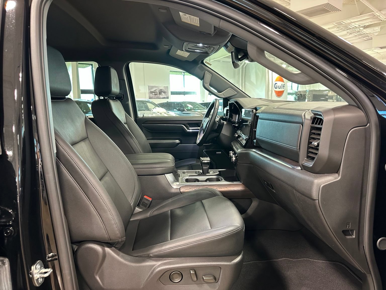 Used 2024 GMC Sierra 1500 SLT w/ SLT Premium Package AWD/4WD image 38