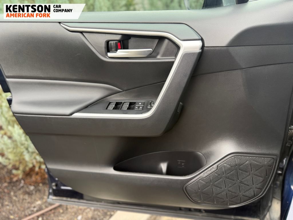 Used 2025 Toyota RAV4 XLE image 22