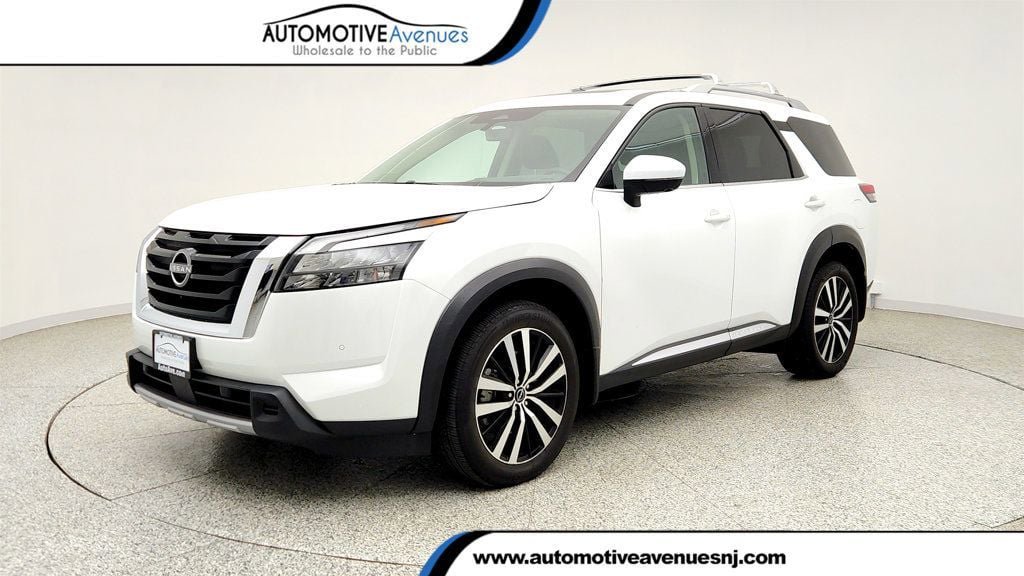 Used 2025 Nissan Pathfinder Platinum w/ Cargo Package