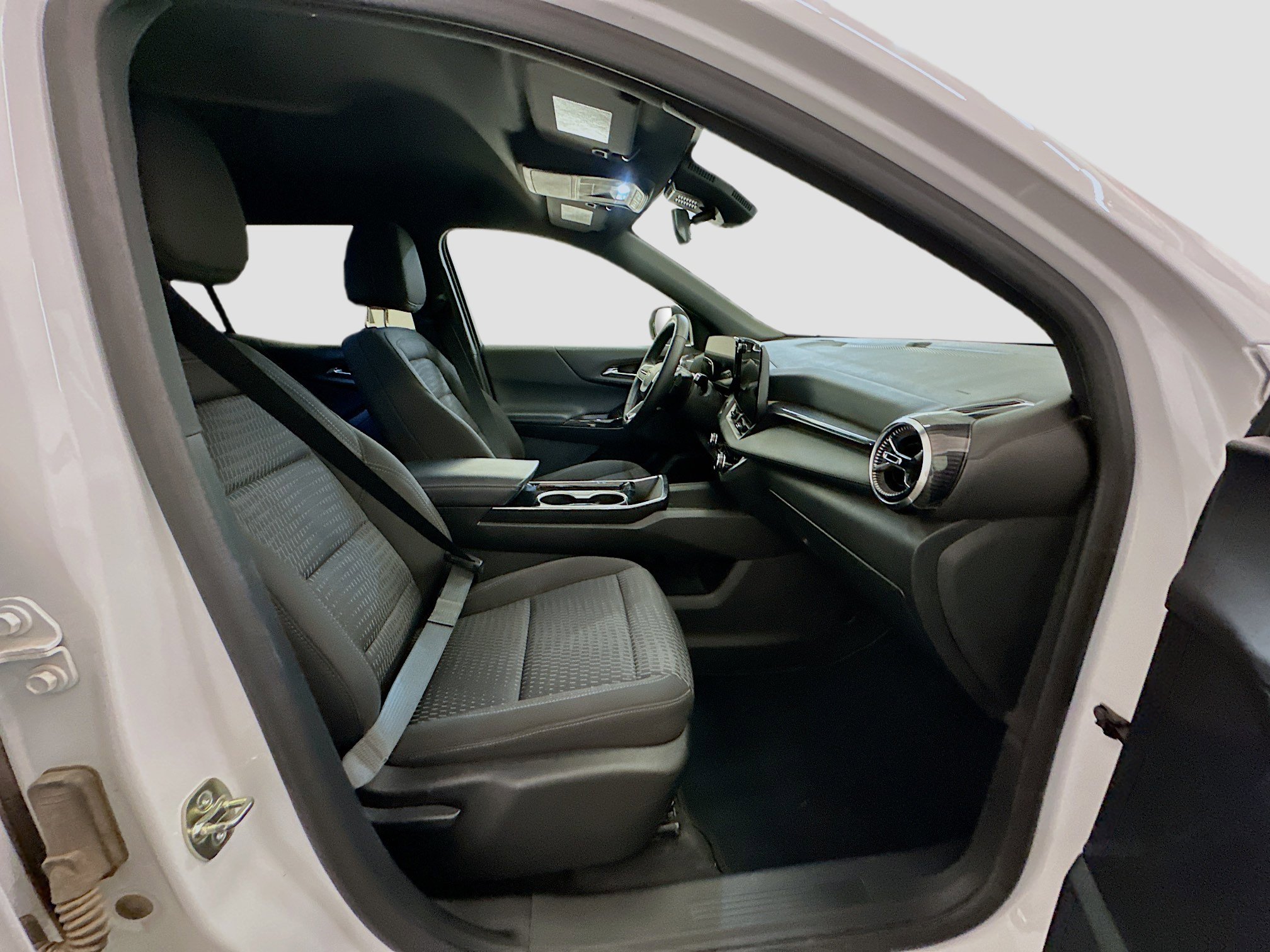 Used 2025 Chevrolet Equinox LT image 32