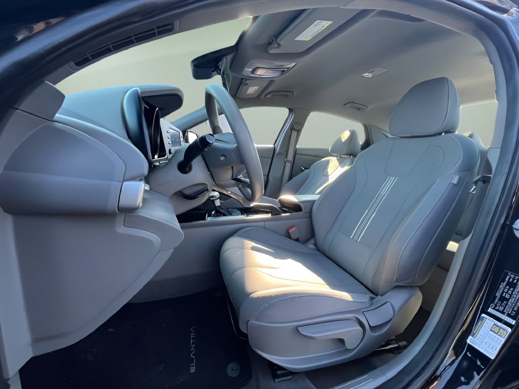 Used 2023 Hyundai Elantra SEL FWD image 9