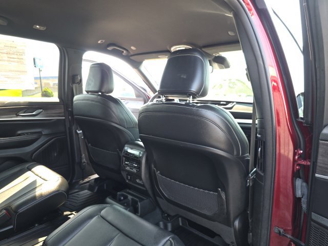 Used 2024 Jeep Grand Cherokee L Limited w/ Black Appearance Package AWD/4WD image 31