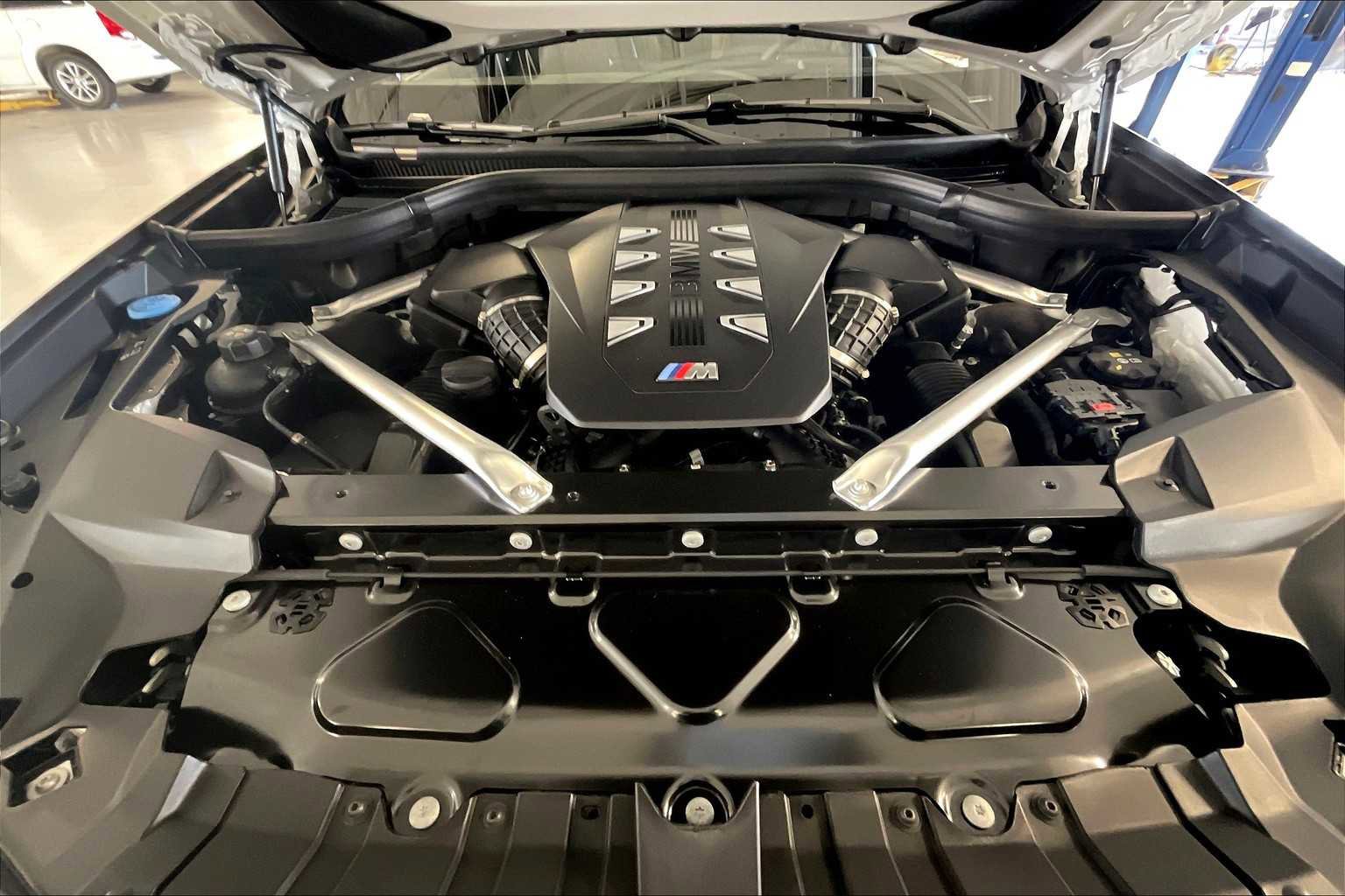 New 2026 BMW X7 M60i image 16