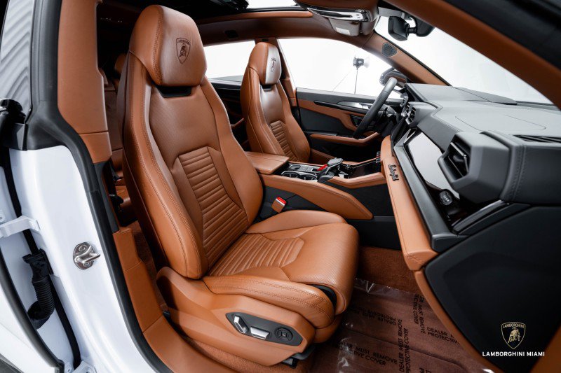 Used 2025 Lamborghini Urus SE image 40