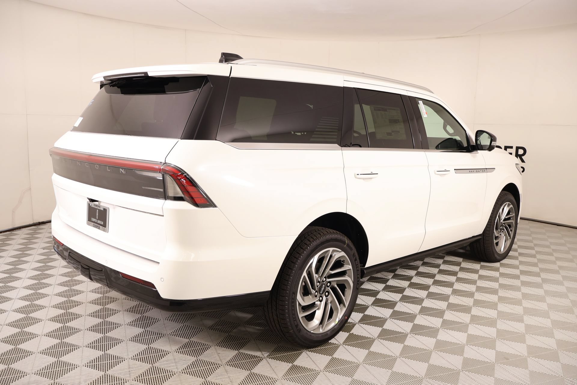 New 2027 Lincoln Navigator Reserve AWD/4WD image 22