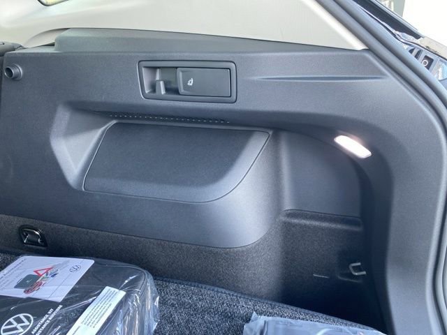 New 2025 Volkswagen Tiguan SE image 67