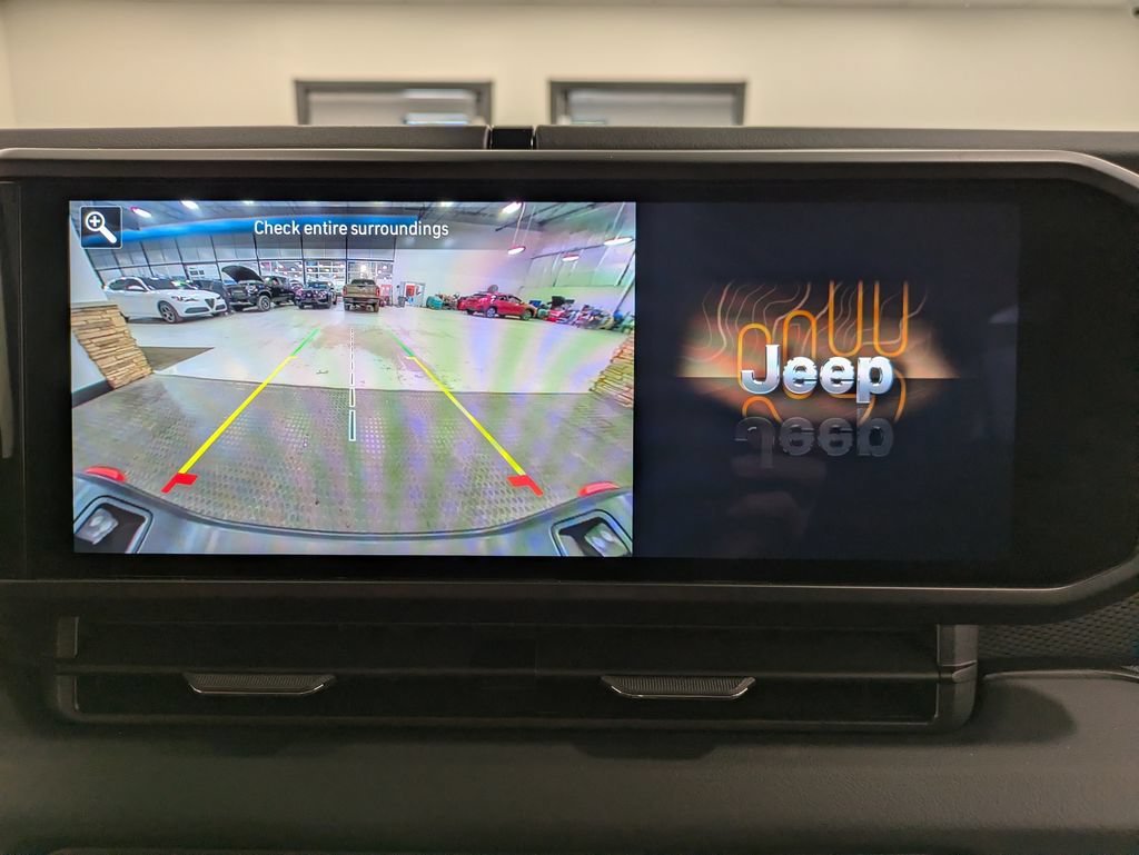 Used 2026 Jeep Gladiator Mojave AWD/4WD image 13