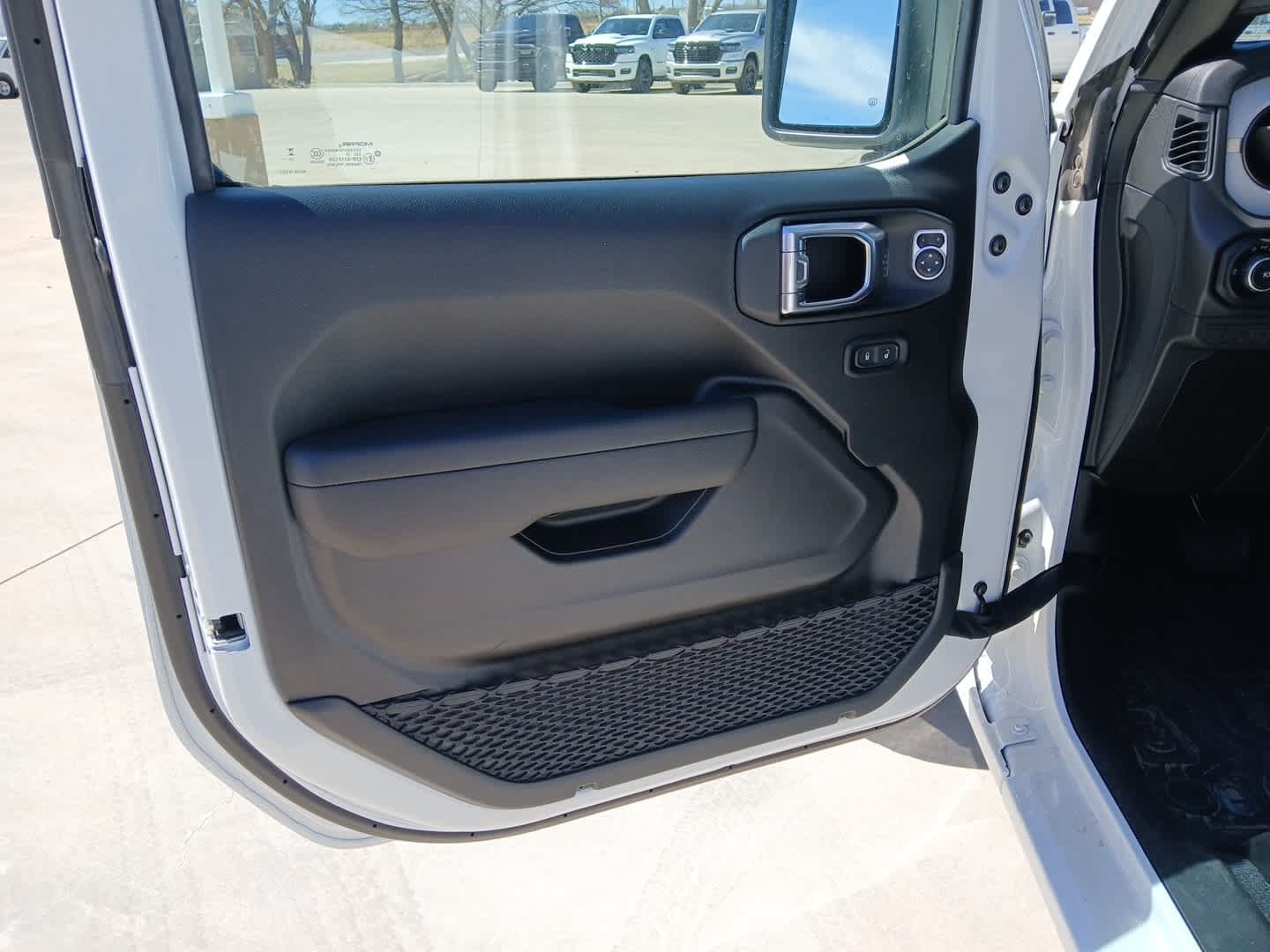 Used 2025 Jeep Wrangler Unlimited Sport AWD/4WD image 14