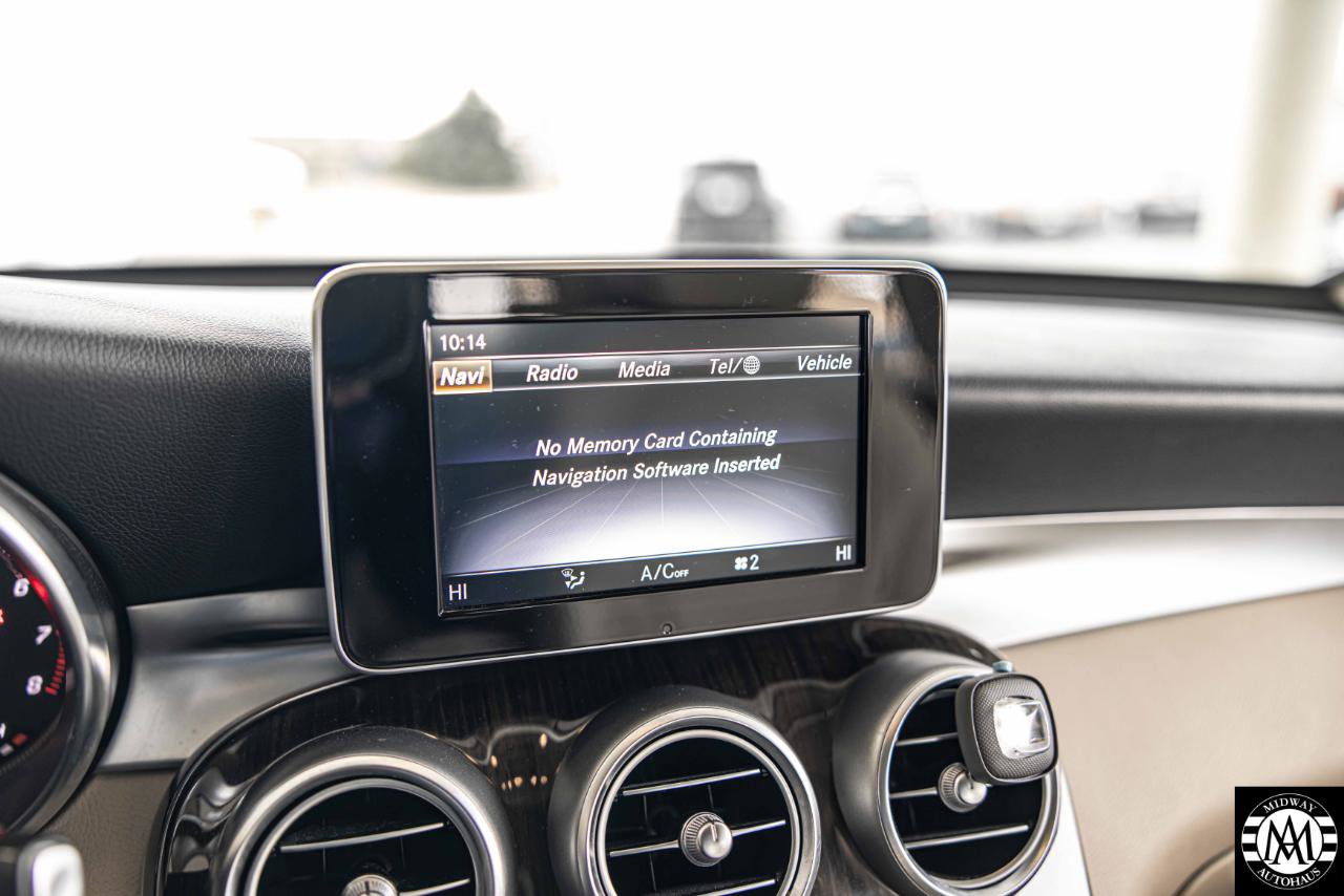 Used 2018 Mercedes-Benz GLC 300 4MATIC w/ Premium Package image 13