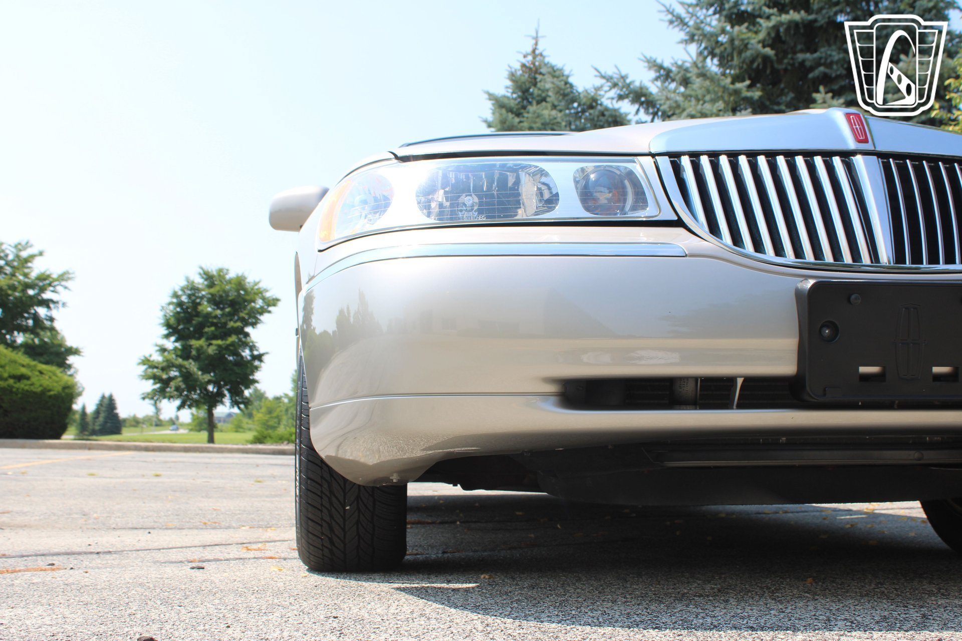 Used 2002 Lincoln Town Car Executive RWD image 40