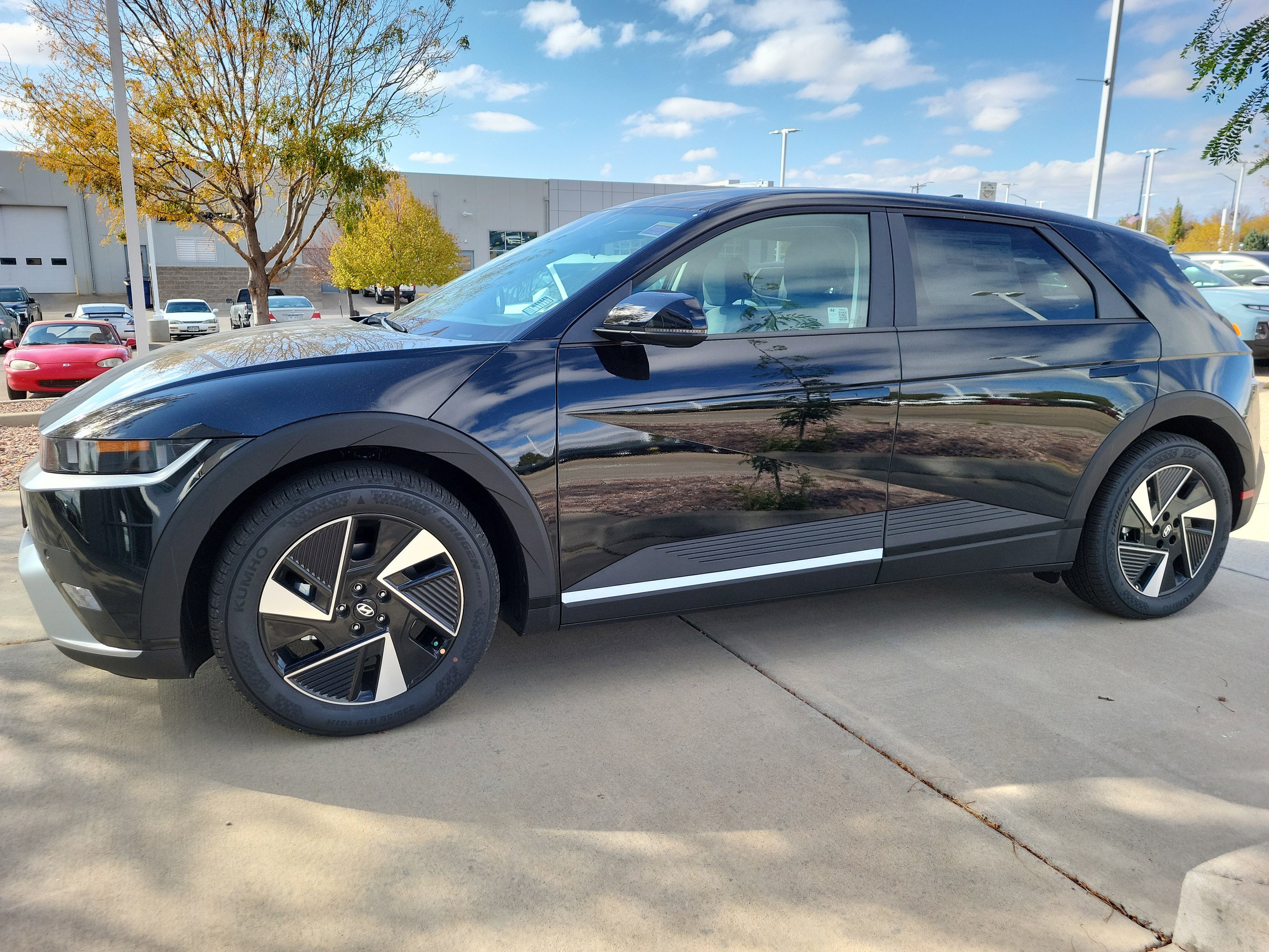 New 2025 Hyundai Ioniq 5 SE image 2