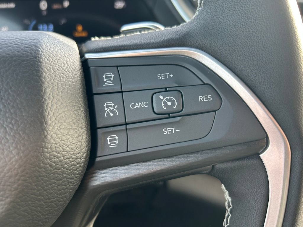 New 2025 Jeep Grand Cherokee Altitude AWD/4WD image 19